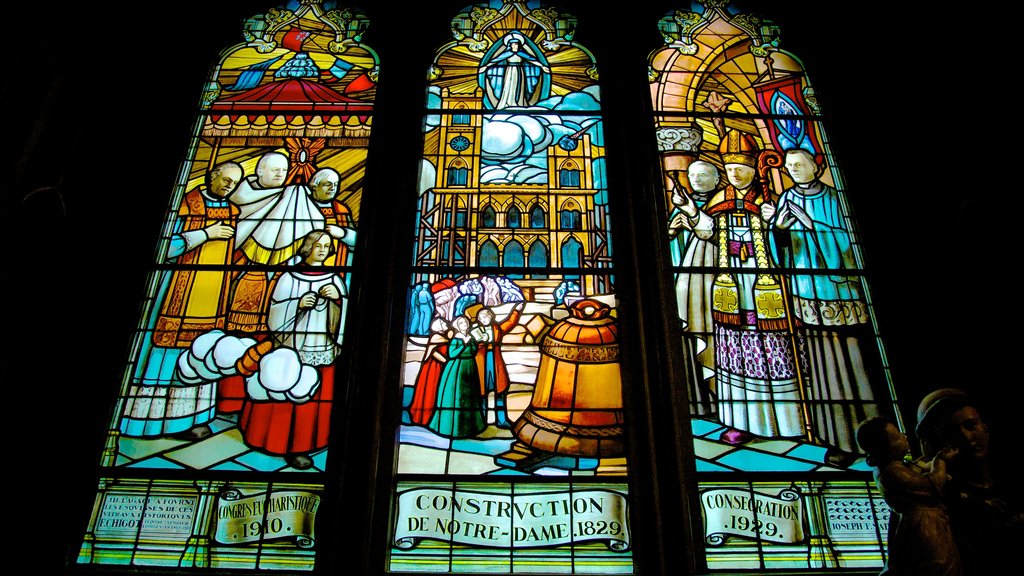 Notre Dame Basilica ofreciendo vistas interiores, una iglesia o catedral y aspectos religiosos