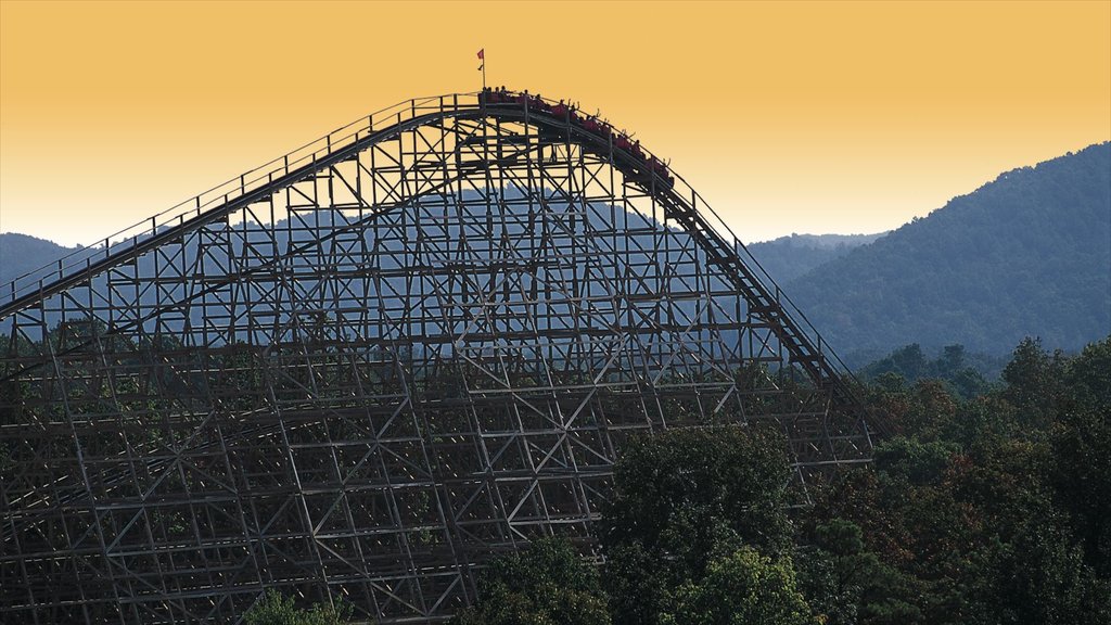 Lava Hot Springs showing rides, tranquil scenes and a sunset