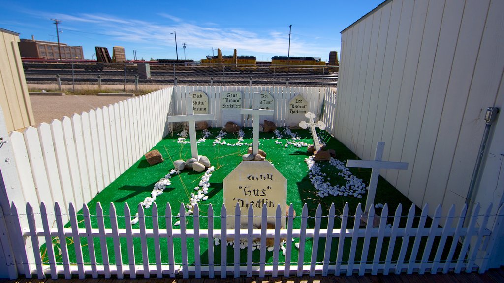 Cheyenne que incluye un monumento y un cementerio