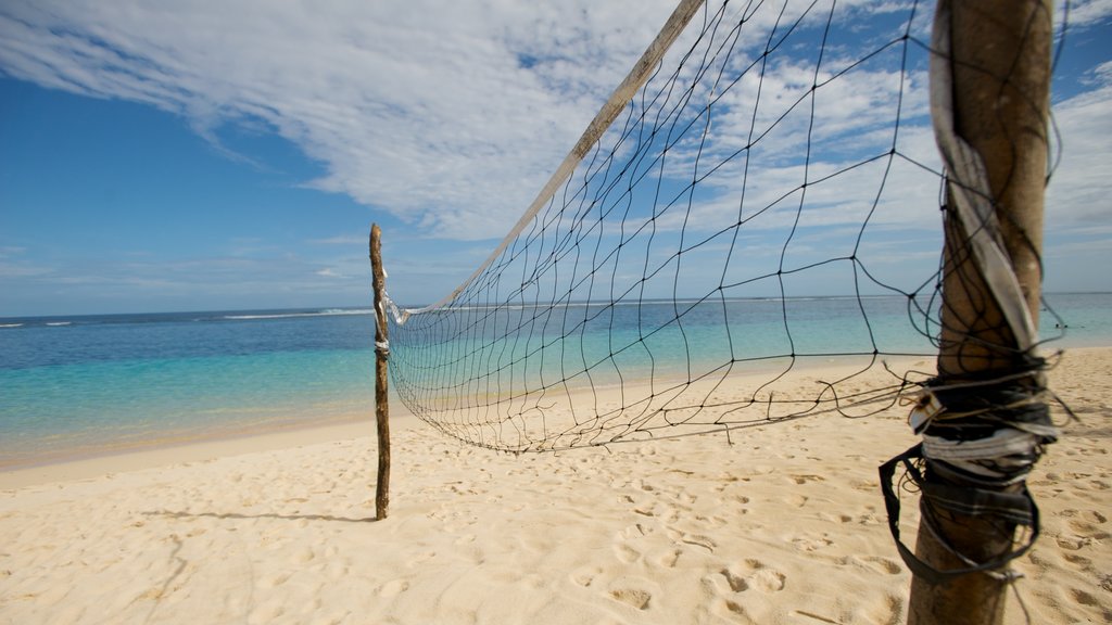 Upolu mostrando uma praia