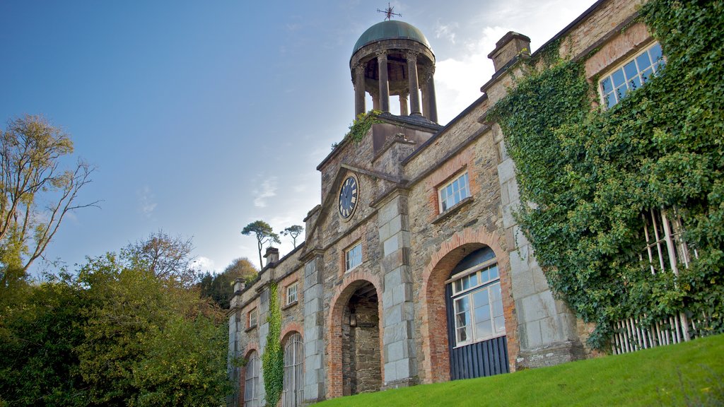 Bantry House mostrando un castillo y arquitectura patrimonial