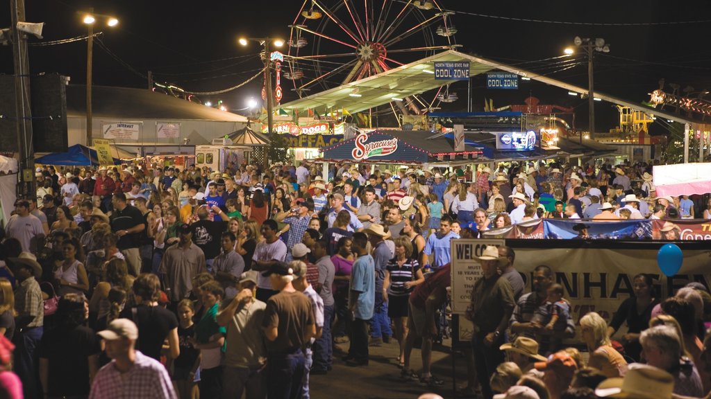 Denton showing nightlife, rides and street scenes