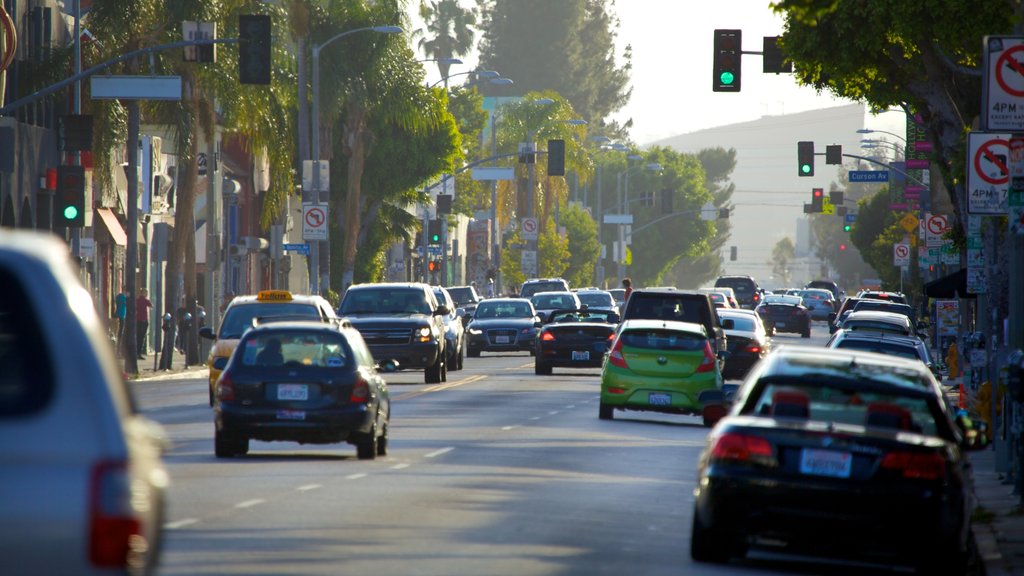 Melrose Avenue ofreciendo imágenes de calles y una ciudad