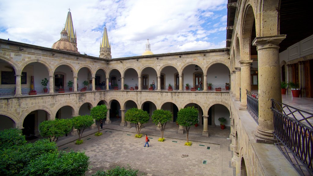 Palacio de Gobierno featuring a square or plaza, heritage architecture and an administrative buidling