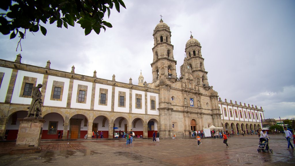 Basílica de Zapopan mostrando patrimonio de arquitectura, una iglesia o catedral y una ciudad