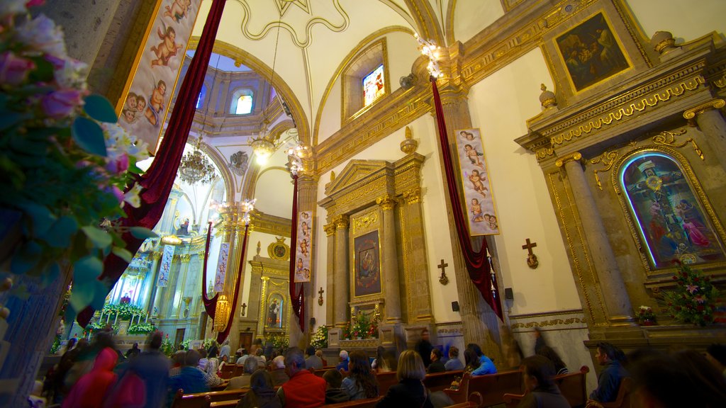 Basilique de Zapopan montrant scènes religieuses, scènes intérieures et une église ou une cathédrale