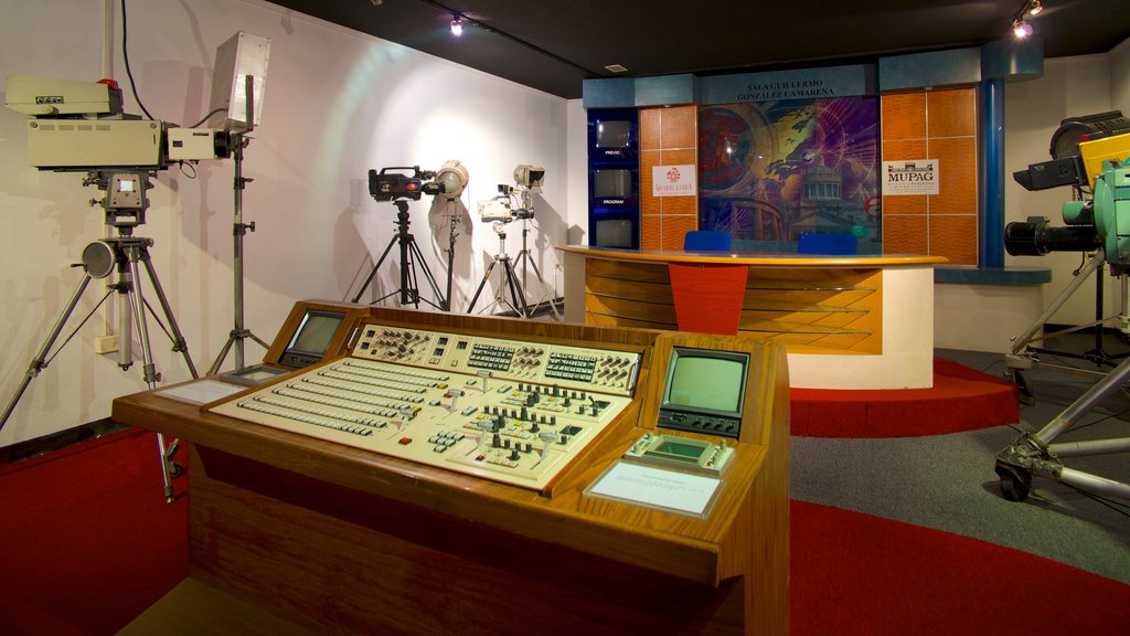 Museo del Periodismo y las Artes Gráficas ofreciendo vistas interiores