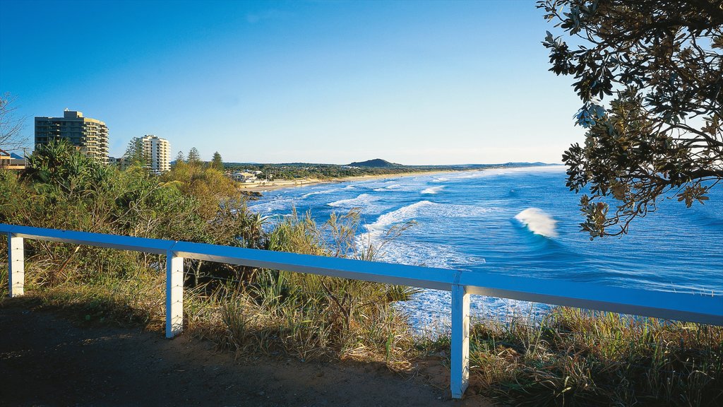 หาด Coolum ซึ่งรวมถึง ทิวทัศน์ และ ชายฝั่งทะเล