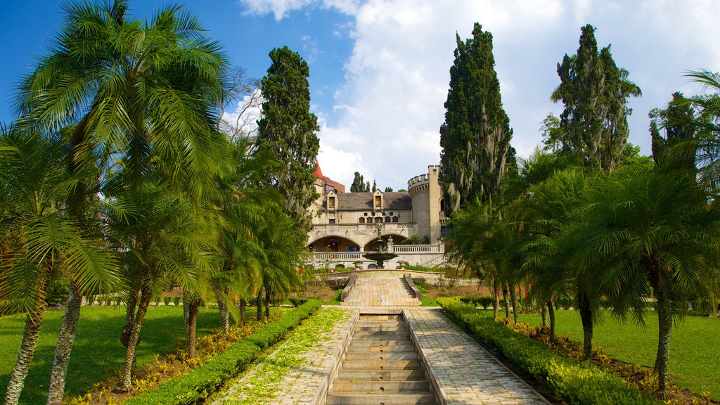 El Castillo Museum which includes a castle and a garden