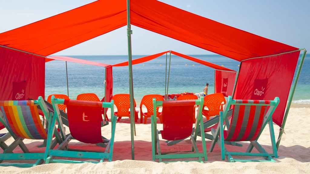 Blanca Beach showing a beach