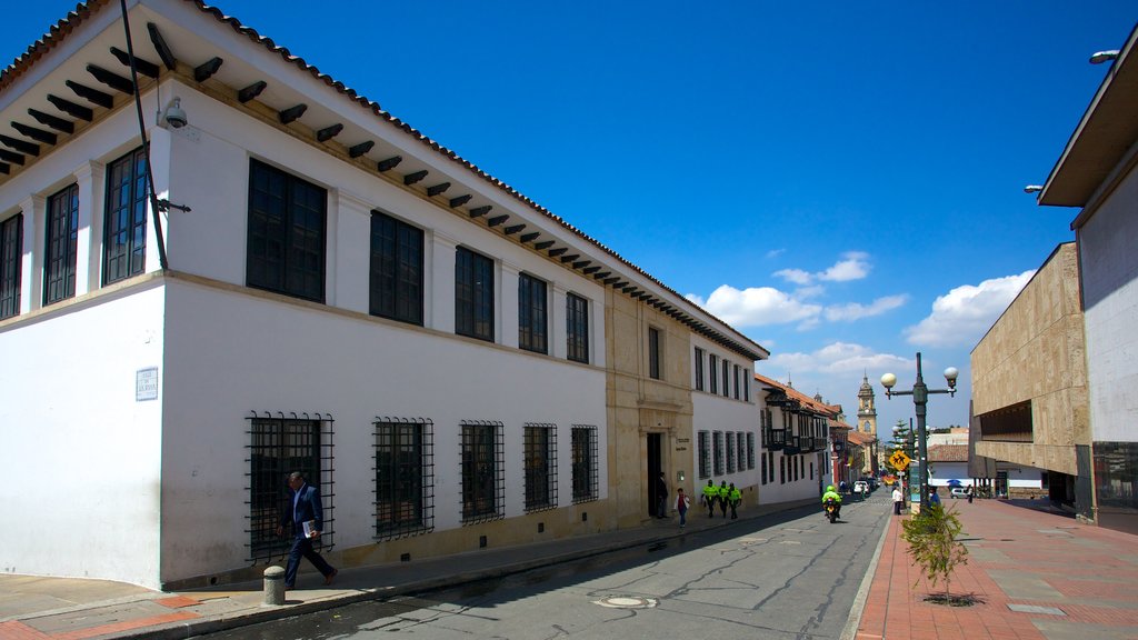 Botero Museum featuring street scenes and a city