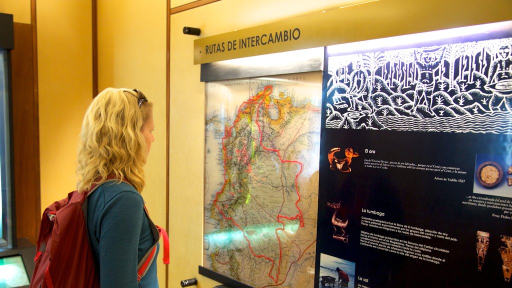 Casa de la Moneda inclusief een overheidsgebouw en interieur en ook een vrouw