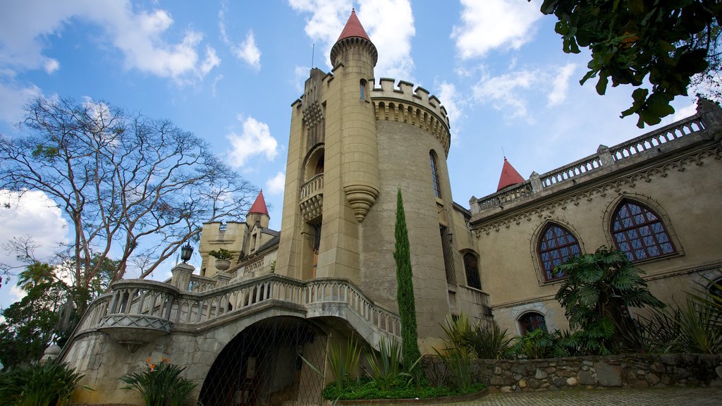 Museo El Castillo mostrando un castillo y arquitectura patrimonial