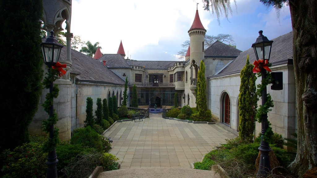 El Castillo Museum featuring château or palace