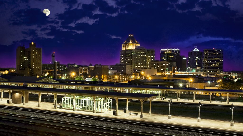 Greensboro qui includes silhouette de la ville, éléments ferroviaires et une ville