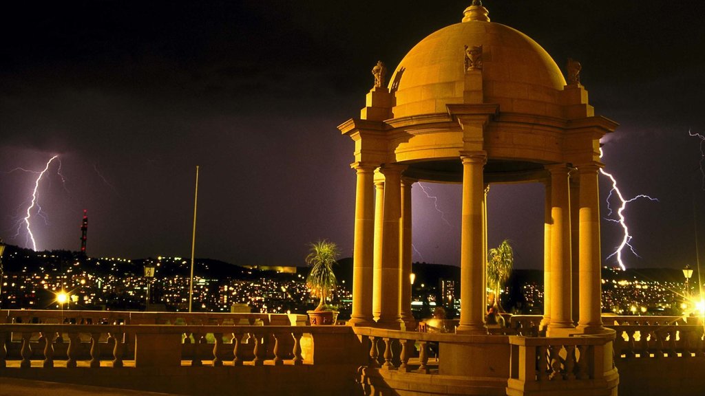 Pretoria ofreciendo escenas de noche, una ciudad y arquitectura patrimonial