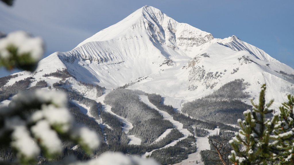 Big Sky Resort bevat sneeuw en bergen