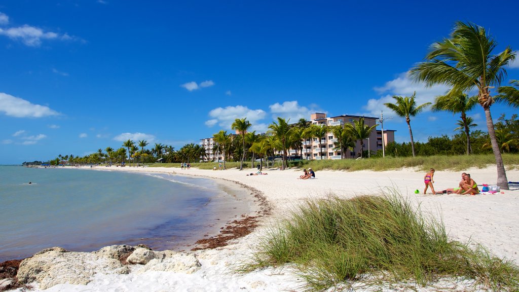 Smathers Beach showing a luxury hotel or resort, a beach and tropical scenes