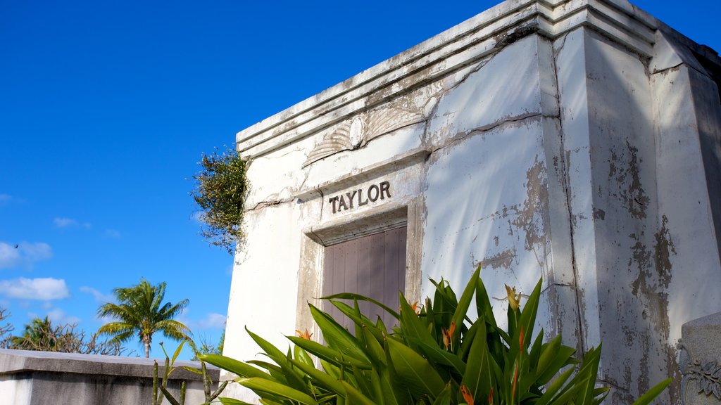 Key West Cemetery which includes a cemetery, signage and a memorial