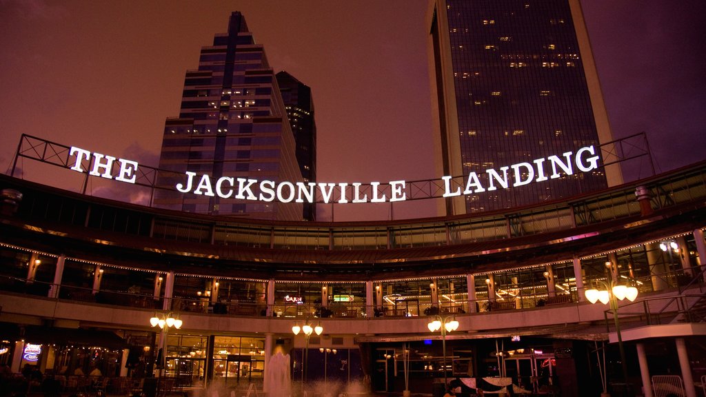 Jacksonville Landing que incluye señalización, escenas nocturnas y una ciudad