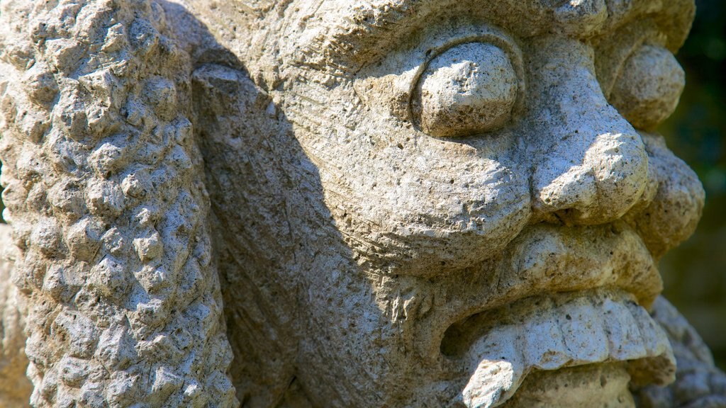 Jardín Botánico de Naples ofreciendo una estatua o escultura y arte al aire libre