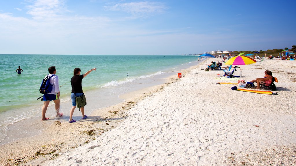 Barefoot Beach que inclui uma praia de areia