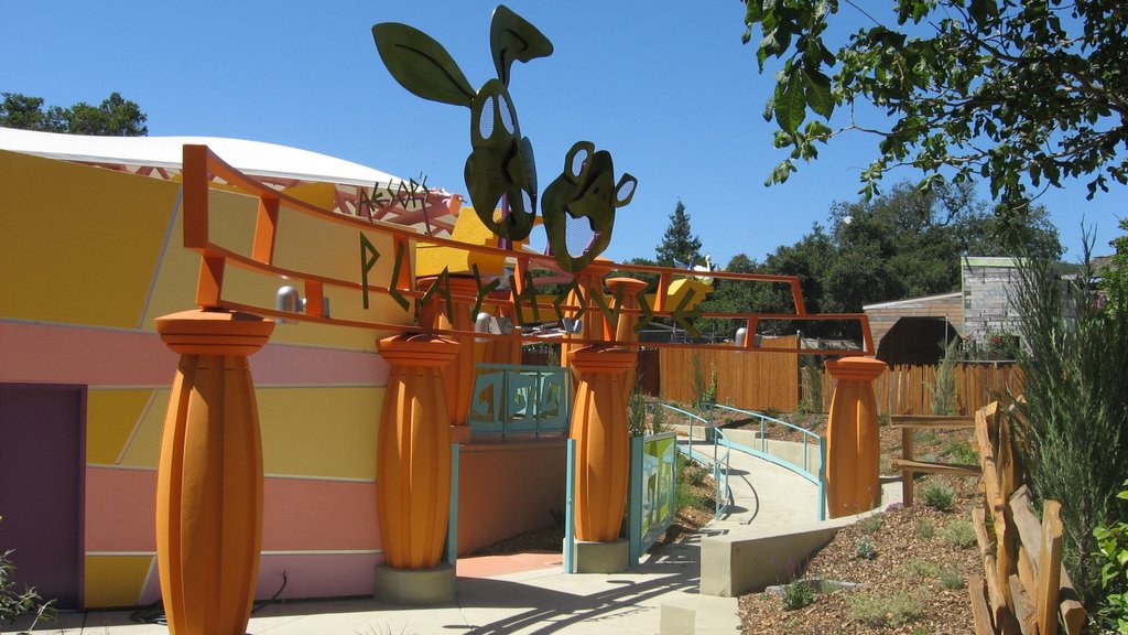 Children\'s Fairyland showing rides