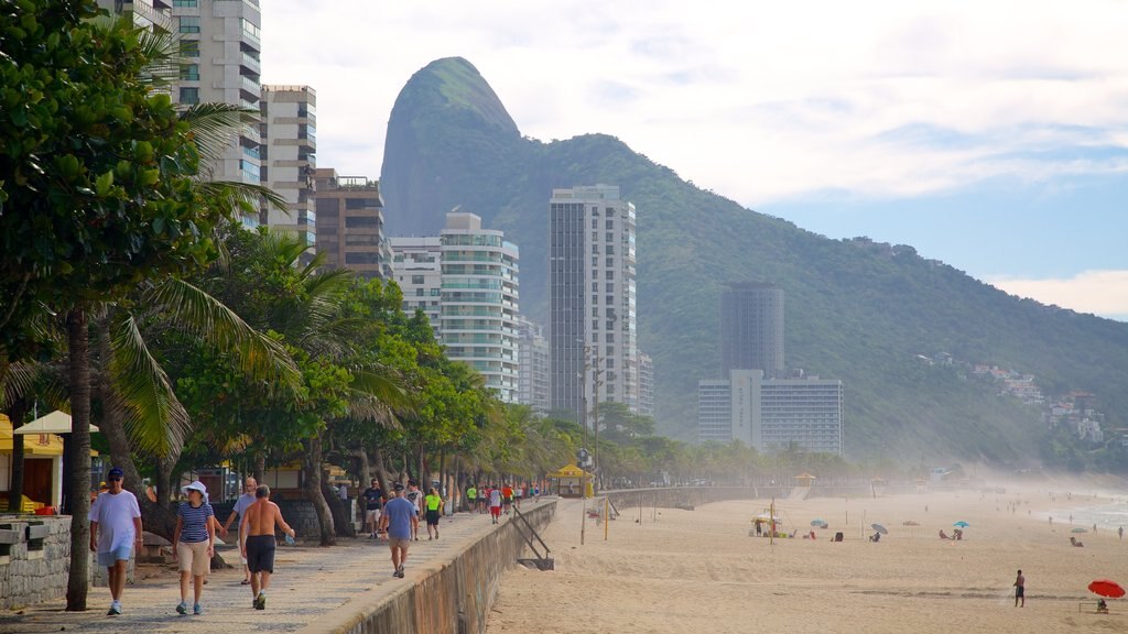 Pantai Sao Conrado menampilkan pantai