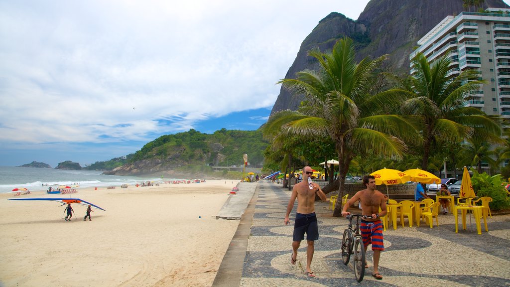 Pantai Sao Conrado menunjukkan pantai