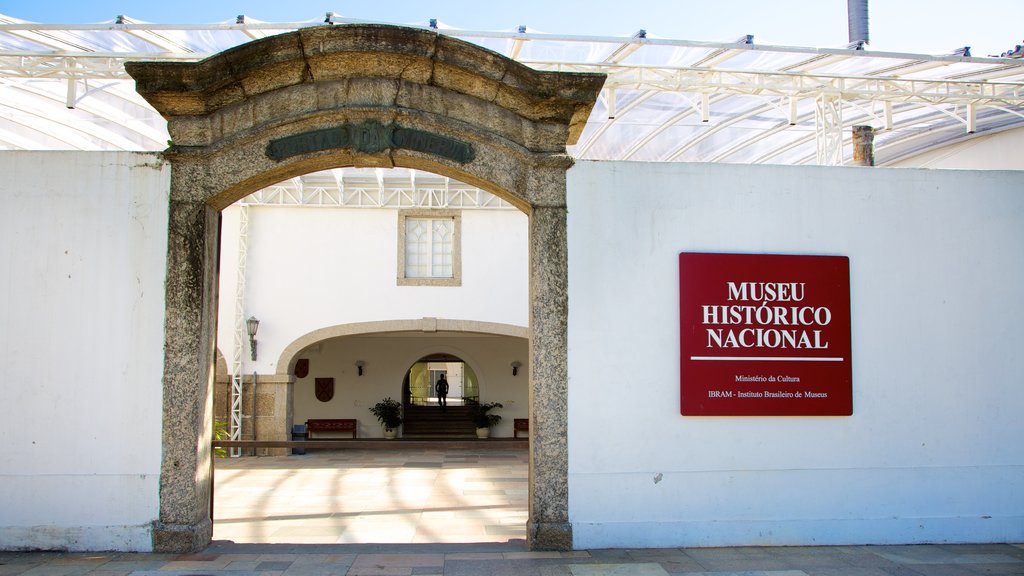 Museum Sejarah Nasional menunjukkan papan petunjuk