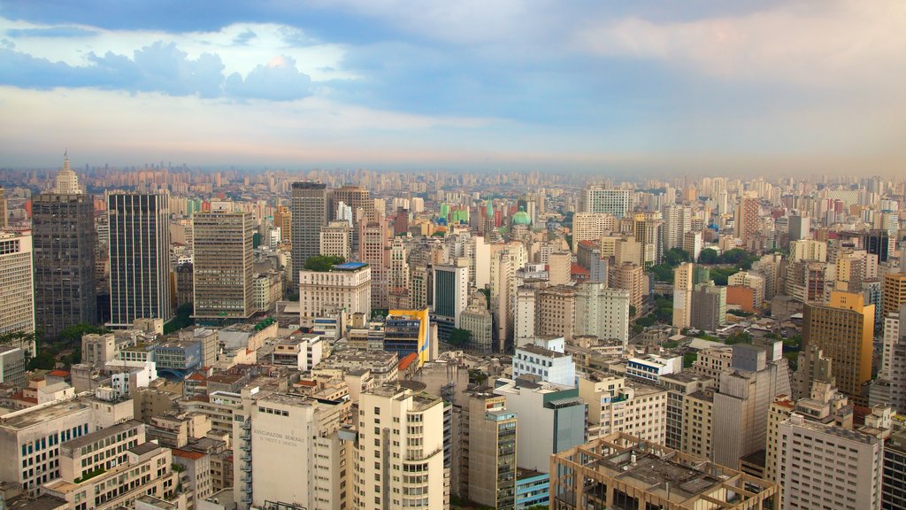 Edificio Italia mostrando horizonte y una ciudad