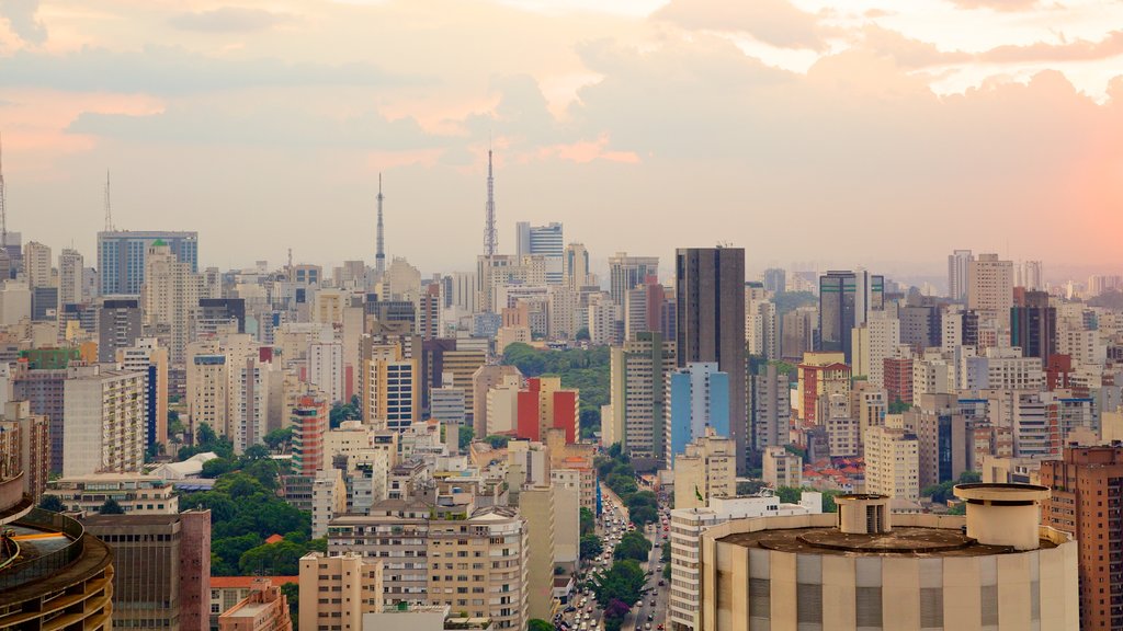 Edificio Italia mostrando horizonte y una ciudad