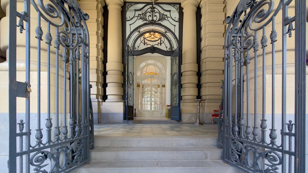 Teatro Municipal caracterizando arquitetura de patrimônio e vistas internas