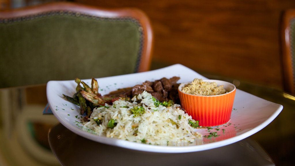 Teatro Municipal ofreciendo comida