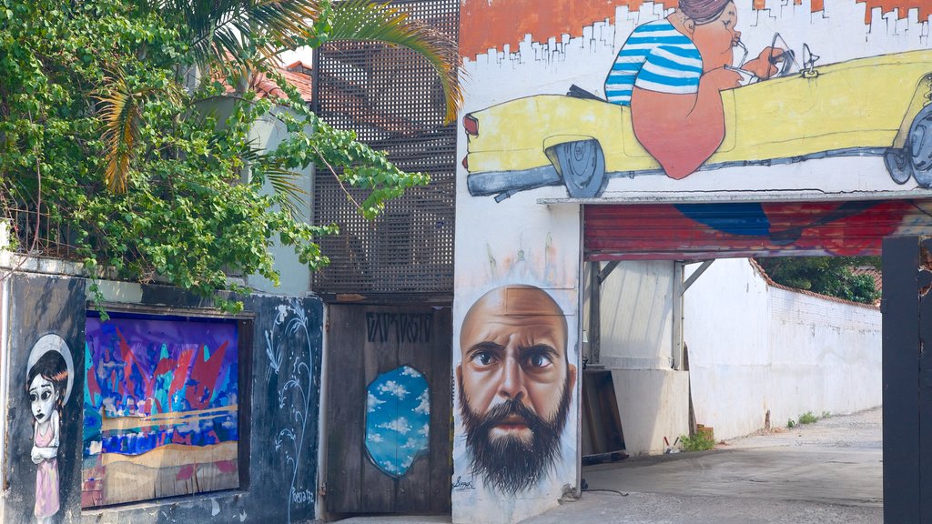 Vila Madalena which includes outdoor art