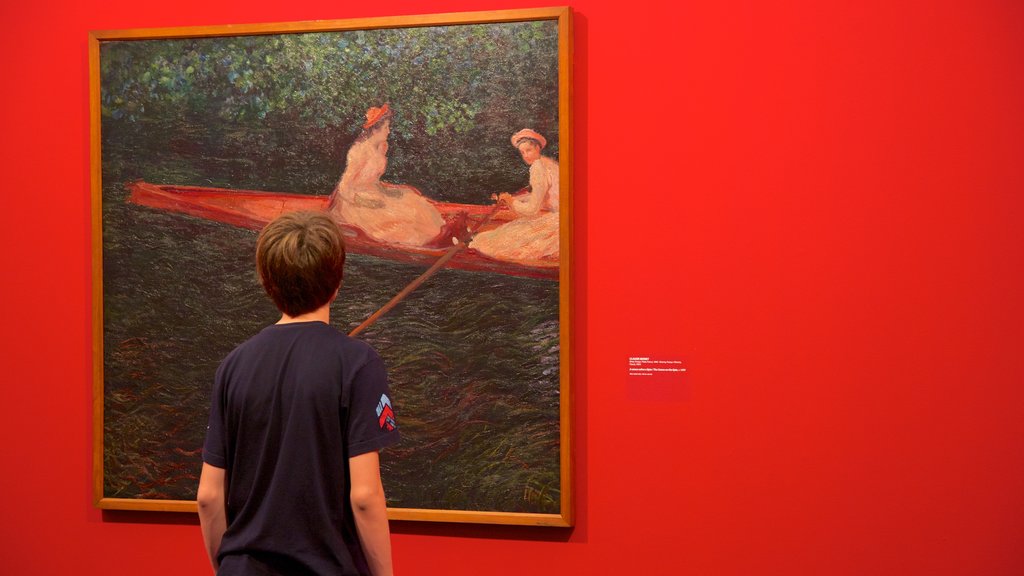 Museu de Arte Moderna que inclui arte e vistas internas assim como um homem sozinho