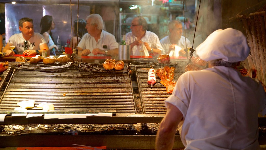 Mercado Agricola de Montevideo que incluye comida