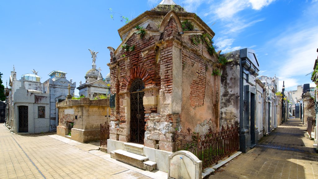 Recoleta Cemetery showing a cemetery