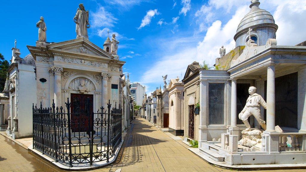 Recoleta Cemetery showing a cemetery