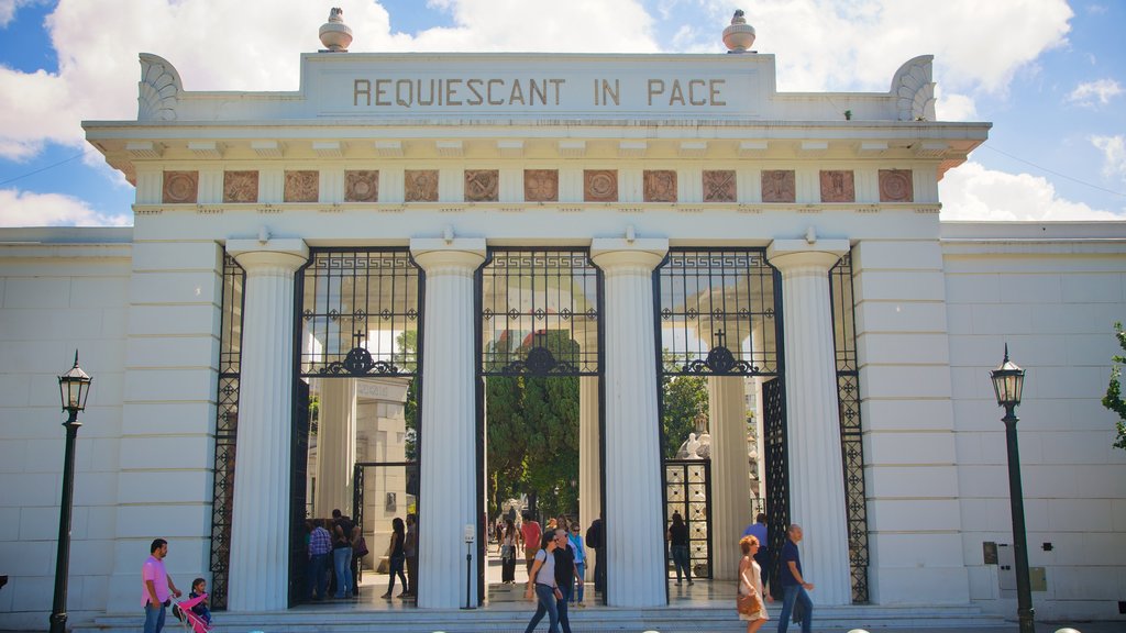 Recoleta Cemetery showing signage and a cemetery