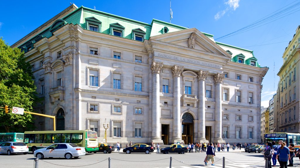 Plaza de Mayo inclusief historische architectuur, straten en een stad