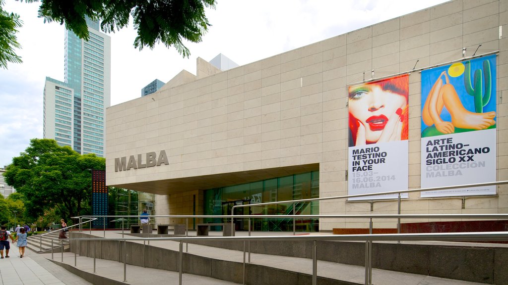 Museo de Arte Latinoamericano de Buenos Aires joka esittää kyltit