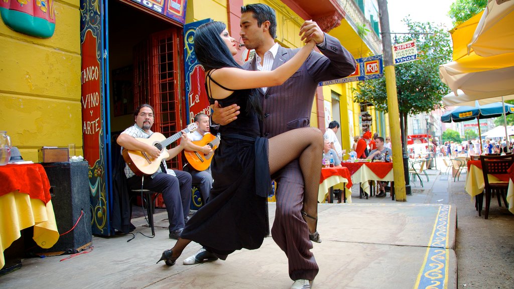 Caminito Street Museum showing outdoor eating, street scenes and street performance