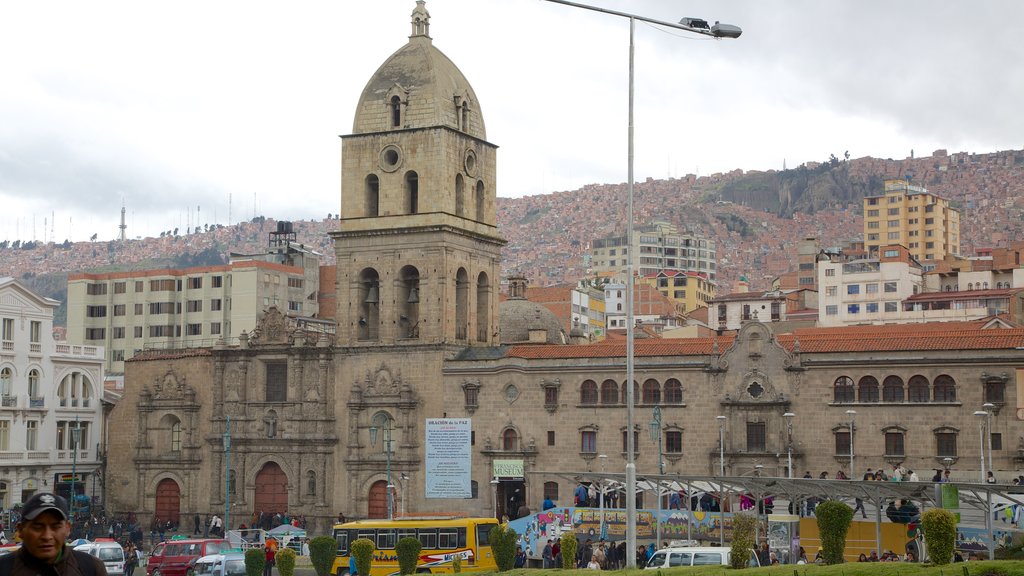 Iglesia de San Francisco mostrando arquitectura patrimonial, una iglesia o catedral y una ciudad