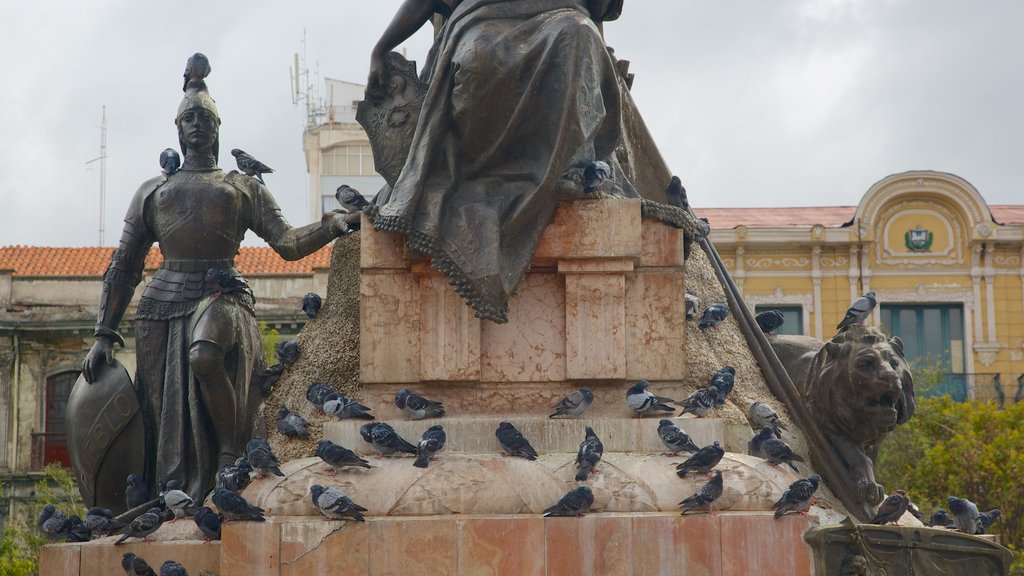 Plaza Murillo featuring a statue or sculpture