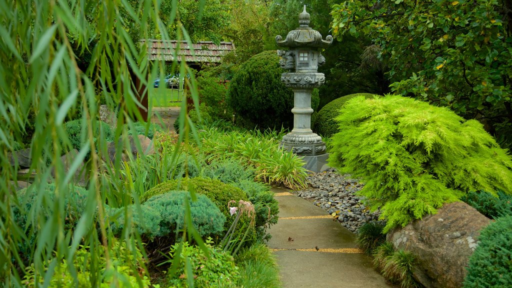 Himeji Gardens showing a garden