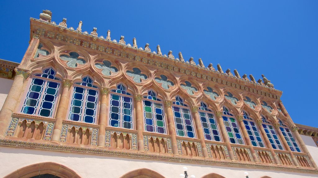 Ca d\'Zan Mansion ofreciendo castillo o palacio y arquitectura patrimonial