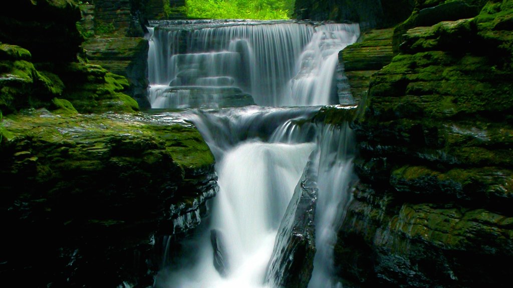 Ithaca showing a waterfall