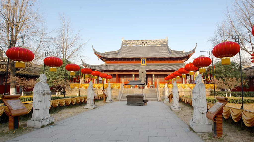 Temple of Confucius showing a temple or place of worship, religious aspects and a statue or sculpture