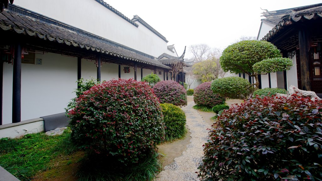 Suzhou Museum showing a park